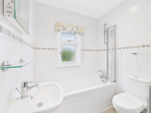 Family bathroom- click for photo gallery